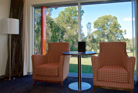 Alexandra Hills Hotel - E Caravan Parks 2
