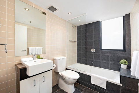 Astra Apartments Parramatta - E Caravan Parks 7