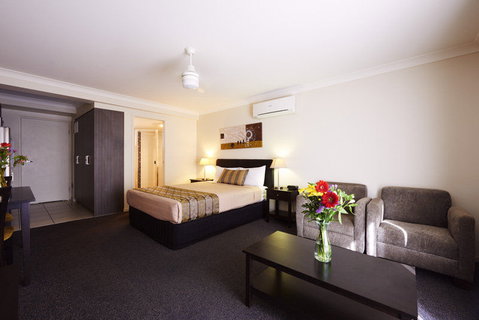 Blackwater Central Motel - E Caravan Parks 3
