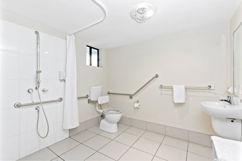 Blackwater Central Motel - E Caravan Parks 8