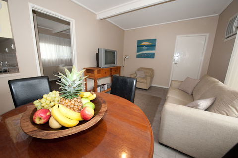 Admiral Motor Inn - E Caravan Parks 3