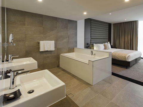 Pullman Brisbane Airport Hotel - E Caravan Parks 3