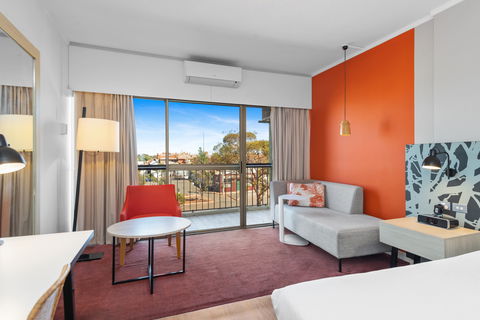 The Plaza Hotel Kalgoorlie - E Caravan Parks 9