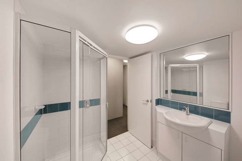 Adina Serviced Apartments James Court - E Caravan Parks 8
