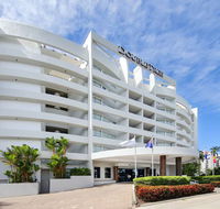 DoubleTree by Hilton Cairns - E Caravan Parks