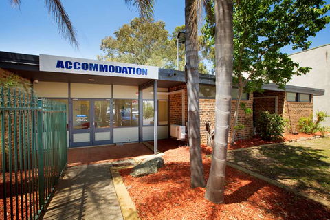 Nightcap At High Flyer Hotel - E Caravan Parks 1