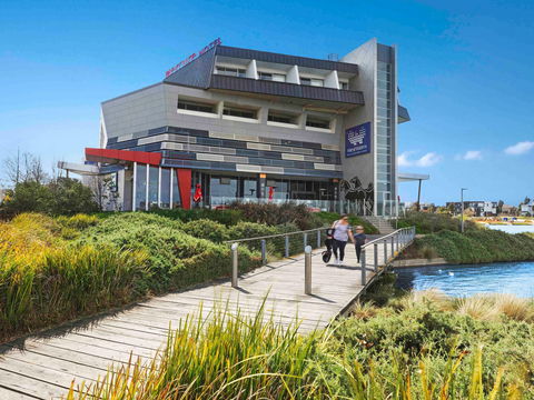Mercure Melbourne Caroline Springs - E Caravan Parks 1