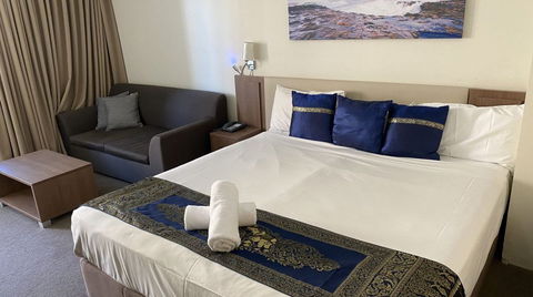 Peninsula Motor Inn - E Caravan Parks 2