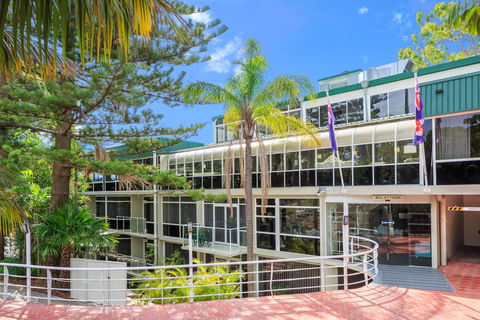 Metro Mirage Hotel Newport - E Caravan Parks 2