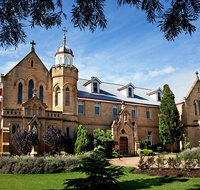 Abbey Boutique Hotel - E Caravan Parks