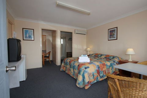 Alexander Motel & Peppercorn Restaurant - E Caravan Parks 0