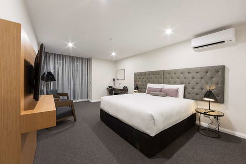 Avenue Hotel Canberra - E Caravan Parks 2
