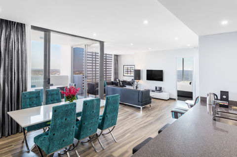 Meriton Suites Chatswood - E Caravan Parks 1