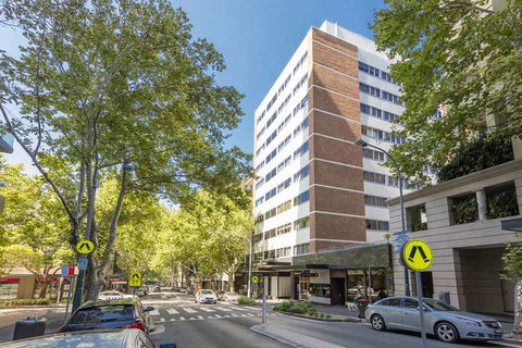 The Macleay Serviced Apartment Hotel - E Caravan Parks 2