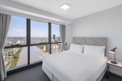 Meriton Suites Adelaide Street, Brisbane - E Caravan Parks 1