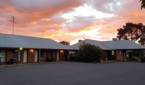 Swaggers Motor Inn - E Caravan Parks 0