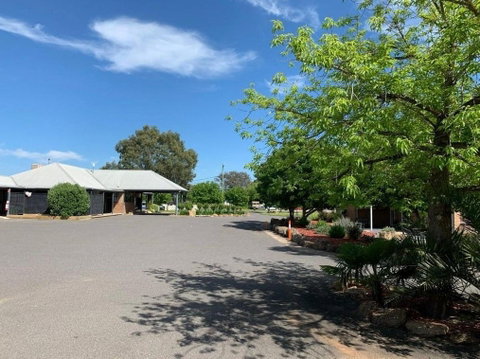 Swaggers Motor Inn - E Caravan Parks 1