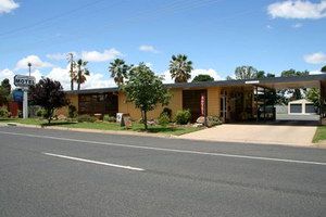 Cootamundra Gardens Motel - E Caravan Parks 0