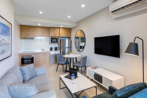 Meriton Suites Waterloo - E Caravan Parks 1