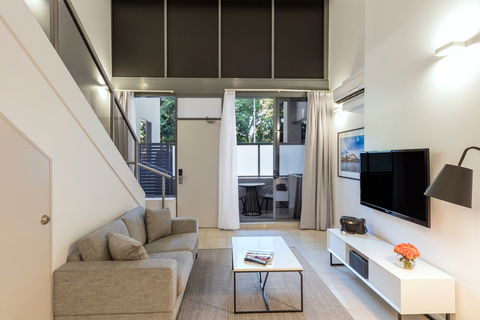 Meriton Suites Waterloo - E Caravan Parks 2