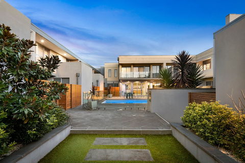 Quest Portland - E Caravan Parks 4