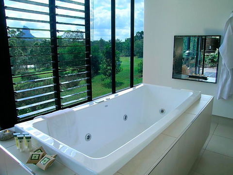 Glass On Glasshouse - E Caravan Parks 2