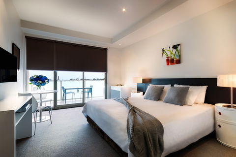 Caroline Serviced Apartments - E Caravan Parks 6