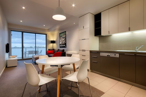 Caroline Serviced Apartments - E Caravan Parks 8