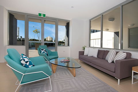 Allure Hotel And Apartments - E Caravan Parks 1