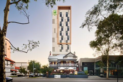 Holiday Inn West Perth - E Caravan Parks 1