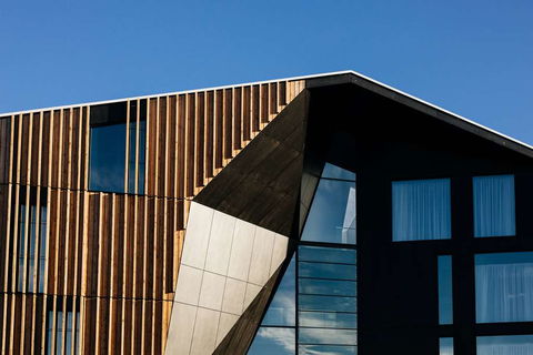 Macq 01 Hotel - E Caravan Parks 1