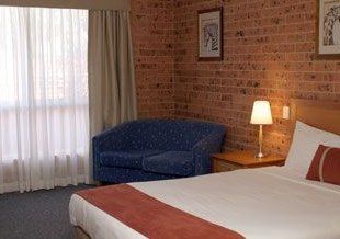 Akuna Motor Inn - E Caravan Parks 0