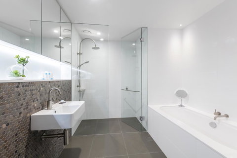 Vibe Hotel Canberra - E Caravan Parks 9