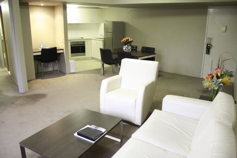 Pavilion On Northbourne - E Caravan Parks 14