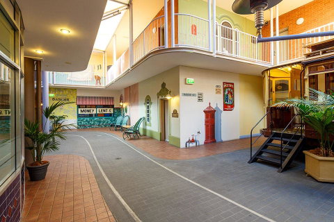 Quality Hotel Dickson - E Caravan Parks 12