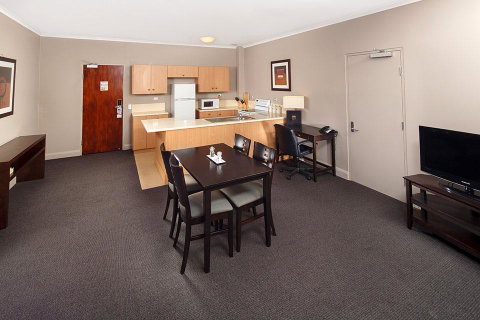 Quality Hotel Dickson - E Caravan Parks 7