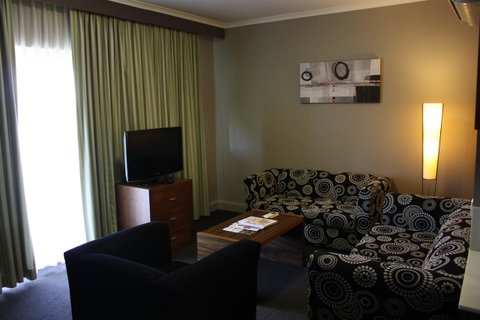 Quality Hotel Dickson - E Caravan Parks 21