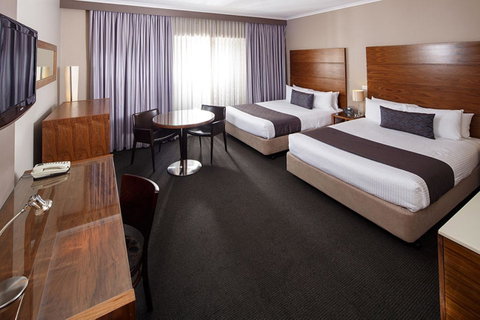 Quality Hotel Dickson - E Caravan Parks 0