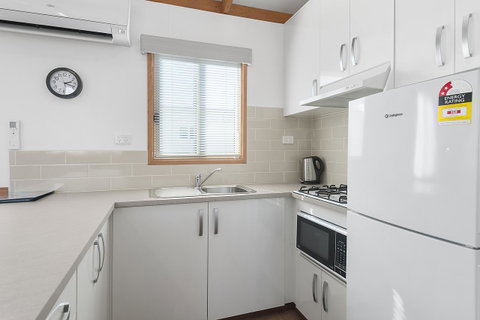 Port Broughton Tourist Park - E Caravan Parks 18