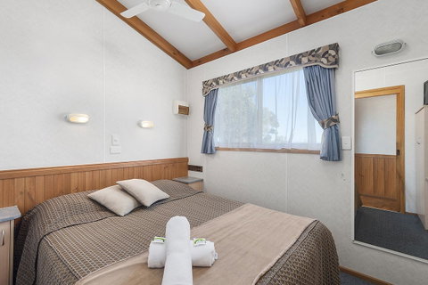 Port Broughton Tourist Park - E Caravan Parks 21