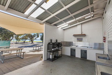 Port Broughton Tourist Park - E Caravan Parks 3