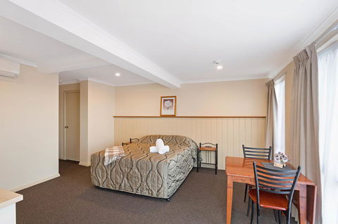 Heritage House Motel & Units - E Caravan Parks 3