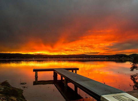 Lakeside Waterfront Apartment The Entrance - E Caravan Parks 23