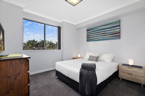Lakeside Waterfront Apartment The Entrance - E Caravan Parks 7