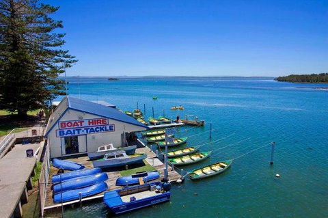 Lakeside Waterfront Apartment The Entrance - E Caravan Parks 36