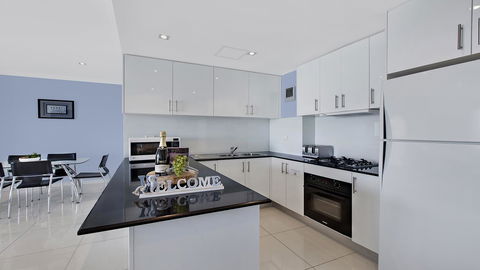 Lakeside Waterfront Apartment The Entrance - E Caravan Parks 1