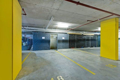 Lakeside Waterfront Apartment The Entrance - E Caravan Parks 12