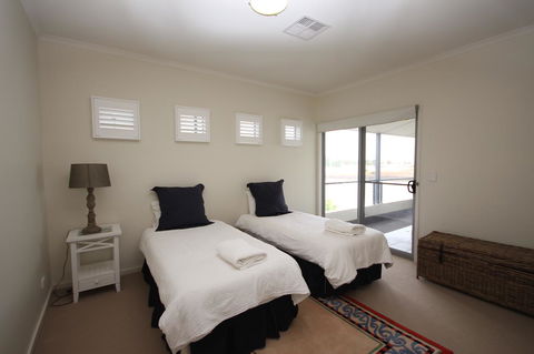 Wallaroo Marina Apartments - E Caravan Parks 42