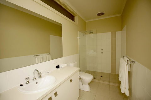 Wallaroo Marina Apartments - E Caravan Parks 12