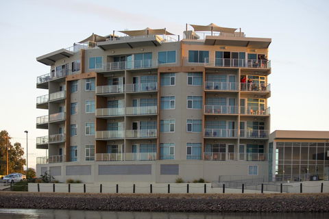 Wallaroo Marina Apartments - E Caravan Parks 1